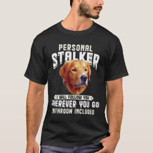 ゴールデン·リトリーバー個人ストーカー後を追をやる Tシャツ