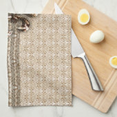 ゴールデン(紋章の)フラ・ダ・リとクリームダマスクパターン キッチンタオル (四つ折り)