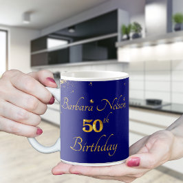 ゴールドとネイビーの50歳の誕生日パーティー招待状 コーヒーマグカップ