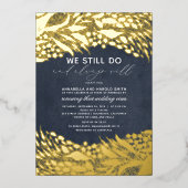 ゴールドとネイビーブルー 私たちはいまだに結婚記念日 箔招待状 (正面)