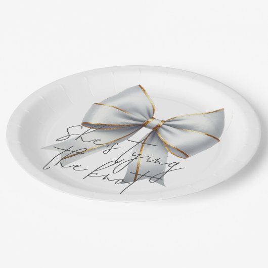 ゴールドとホワイトの弓で結ばれる ブライダルシャワー ペーパープレート (アングル)