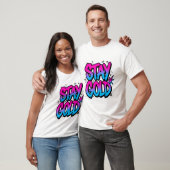 ゴールドに輝くストリート系グラフィティステッカー Tシャツ (ユニセックス)