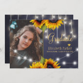 ゴールドのひまわりが描かれた、素朴な黒板を使った卒業のお知らせカード 招待状 (正面/裏面)