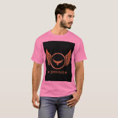 ゴールドのイーグルウィングス付きカスタムスプリングテキスト名 ピンク Tシャツ (正面フル)