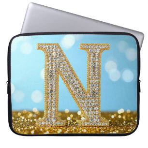 ゴールドのグリッター背景にダイヤモンドの文字N ラップトップスリーブ