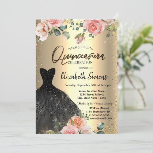 ゴールドのコンフェッティ、ローズ、ブラックドレスのキンセアニェラ 招待状 (スタンド正面)