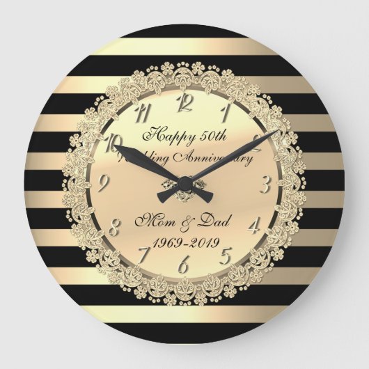 ゴールドのストライプと花の50周年結婚記念日 ラージ壁時計 (正面)