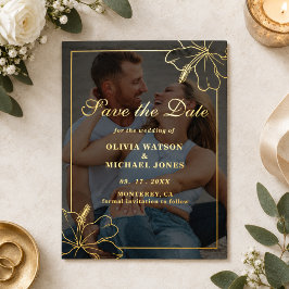 ゴールドのタイポグラフィを使ったカップルの写真入り結婚式のSave the Date 箔招待状