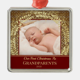 ゴールドのリースが付いたクラシックなファーストクリスマス メタルオーナメント