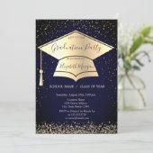 ゴールドの卒業帽、ダイヤモンドとコンフェッティの青い卒業背景 招待状 (スタンド正面)