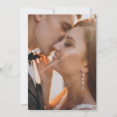 ゴールドの大理石のストライプのタイポグラフィー 黒 招待状 (裏面)