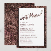 ゴールドの手書きフォントで「Just Married」と書かれた結婚式の受付看板