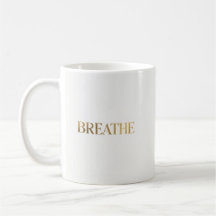 ゴールドの文字で"breathe"と綴られたミニマリストのタイポグラフィ