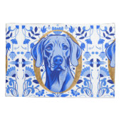 ゴールドの文字「O」を通して覗くワイマラナー 枕カバー (裏面)