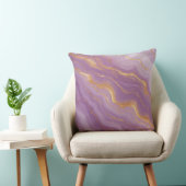 ゴールドの縞模様が入った紫色の大理石の背景 クッション (椅子)