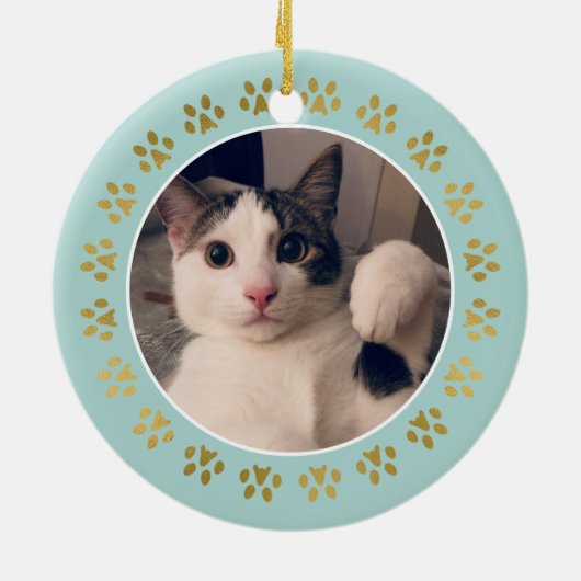 ゴールドの肉球 猫のファーストクリスマス写真 セラミックオーナメント (裏面)