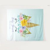 ゴールドの花飾りユニコーンのベビーシャワー タペストリー (正面(横))