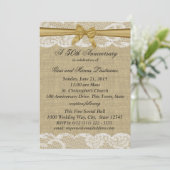 ゴールドの蝶結び付きの麻とレースの50周年記念 招待状 (スタンド正面)