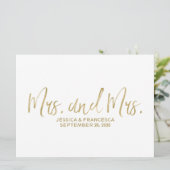 ゴールドの「Mrs. and Mrs.」レズビアン ウェディング サイン 招待状 (スタンド正面)