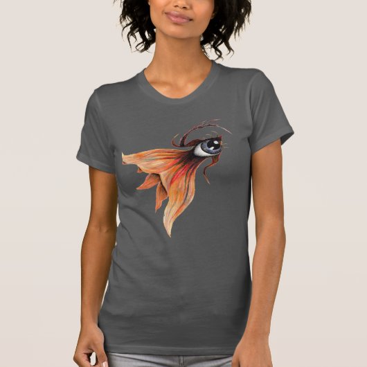 ゴールドアイ超現実的金魚ファンタジーオリジナルアート Tシャツ (正面)