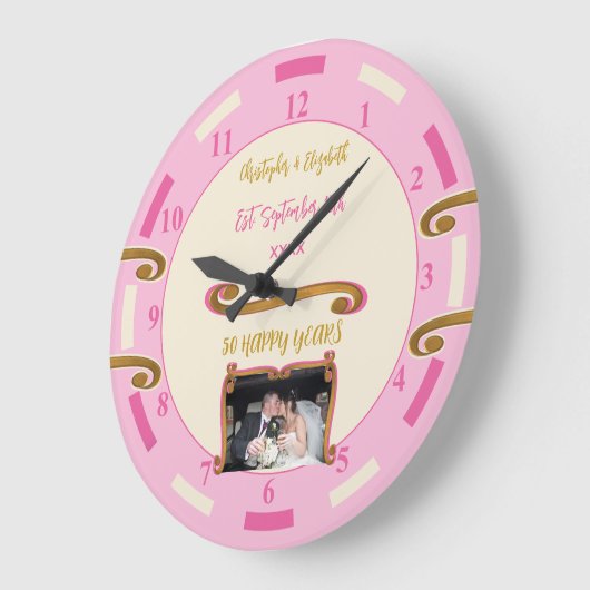 ゴールドアニバーサリー 50周年 名前と写真を追加 ピンク ラージ壁時計 (傾斜)