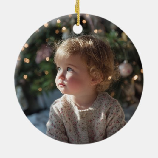 ゴールドグリッターグリーン 偽のホイル 初めてのクリスマス写真 セラミックオーナメント (裏面)