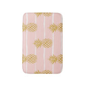ゴールドパイナップル、ストライプの夏の背景。 バスマット (正面縦)