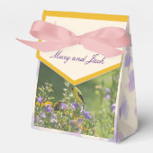 ゴールドフィンチ春庭園の結婚式クリーム フェイバーボックス (正面サイド)