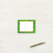 ゴールドフォイルフェイクフレーム付きグリーンクローバー ポストイット (デスク上)