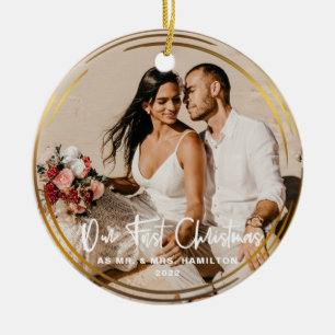 ゴールドフレームの私たちの最初のクリスマス Mr & Mrs 写真 セラミックオーナメント