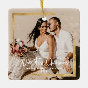 ゴールドフレームの私たちの最初のクリスマス Mr & Mrs 写真 セラミックオーナメント