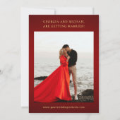 ゴールドモノグラム ミニマリスト ダークレッド おしゃれな結婚式 セーブザデート (裏面)