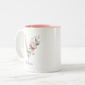 ゴールドレターV、モノグラムv、ピンクの花柄ギフト彼女 ツートーンマグカップ (正面左)
