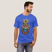 ゴールド・クジャクの色彩ハムサグリーンサファイア第三の眼 Tシャツ (正面フル)