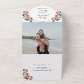 ゴールド グリッター ジオ ピンク フラワー ウェディング RSVP フォト オールインワン招待状 (外側)