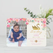 ゴールド スワン プリンセス ピンク フラワー バースデー インビテーション (スタンド正面)