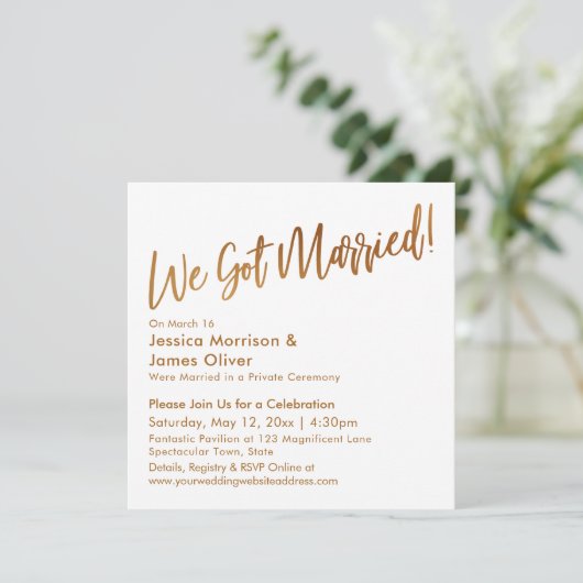 ゴールド モダン スクリプト & ラ lace 私たち結婚しました! 招待状 (スタンド正面)