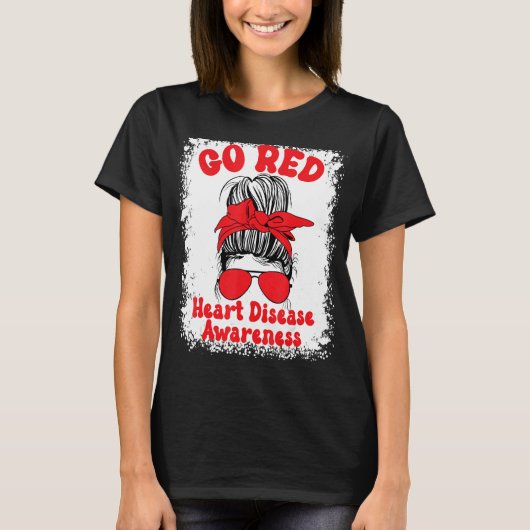 ゴー赤いハート病認識度我々衣服赤でFebr Tシャツ (正面)