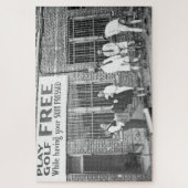 ゴ遊ルフフリー(スーツを押しながら) ジグソーパズル (縦)