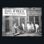 ゴ遊ルフフリー（スーツを押しながら） ポスター<br><div class="desc">ゴ遊ルフフリー（スーツを押しながら）。写真は、スーツを押しながらパットを一周を楽しむテーラー、ニューヨークのクイーンズのハリス・バーガーのクライアントをキャプチャする。Scenesfromthepast.netによってイメージをリストアおよび拡張。</div>