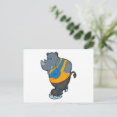 サイがスリングバッグを持ってアイススケートを楽しむ ポストカード (スタンド正面)