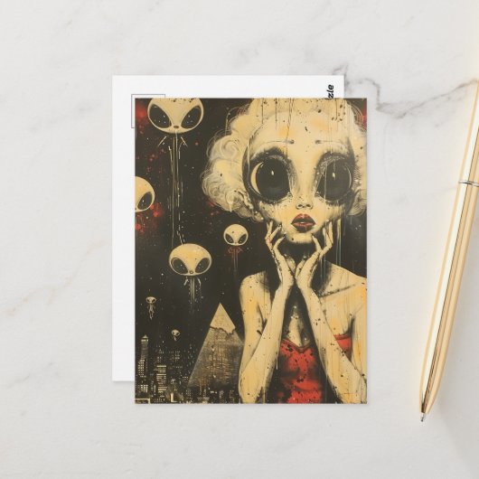 サイエンスフィクションファンタジーエイリアンとレッドドレスの女性 ポストカード (正面/裏面インサイチュ)