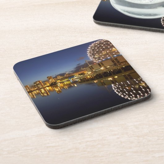 サイエンス·ワールドとCBDは、ファース·クリークに映し出された。 コースター (左側)