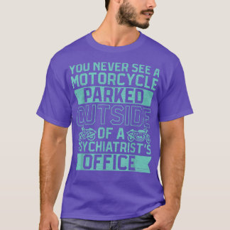 サイキーの外に停まってるバイクは見たことない Tシャツ