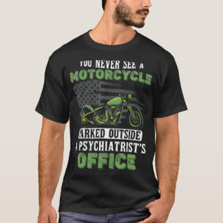 サイキーの外に停まってるバイクは見たことない Tシャツ