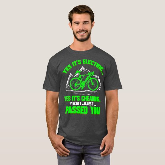 サイクリスト電気おもしろい用サイクルEバイクギフト Tシャツ (正面フル)