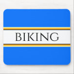 サイクリングおもしろいブライトブルーイエローホワイトレースストライプズ マウスパッド<br><div class="desc">このアウトドアのおもしろいデザインモダンは、デザイン全体にサイクリングを持つ明るい青の背景に黒、黄ストライプ色、オレンジ色のピンクの点で強調された広い白い中心のフォントの中に上品な黒のを備えている。自分で作成:このデザインストライプの中心の色と背景色の両方がカスタマイズ、デザインを編集して変更できる。文字もパーソナライズされた可能。</div>