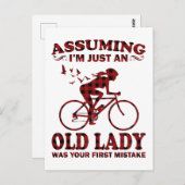 サイクリングの女性は私がただの老婦人だと仮定して ポストカード (正面/裏面)