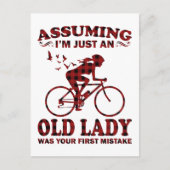 サイクリングの女性は私がただの老婦人だと仮定して ポストカード (正面)
