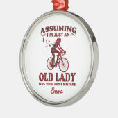 サイクリングの女性は私は単なる老婦人のクリスマスC メタルオーナメント (左)